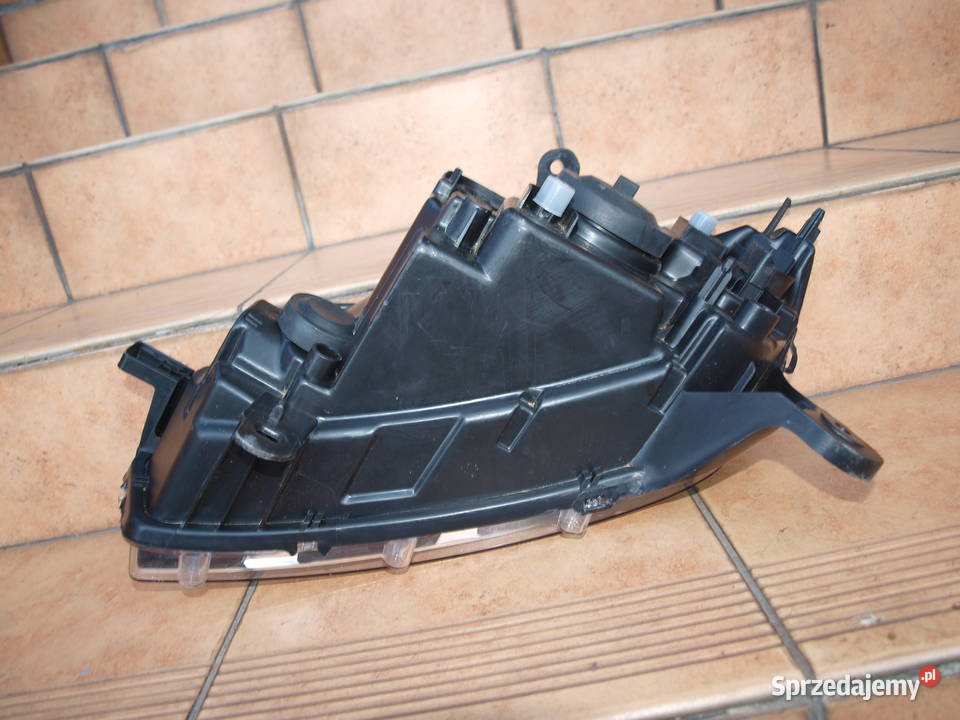 Dacia Logan II lampa prawa przód zwykła 2012 Lampy przednie