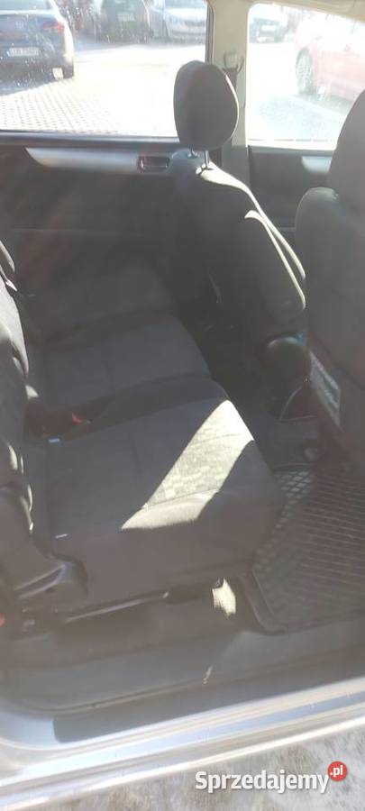 Toyota Avensis Verso D4D 20 7 osobowa kombi hak Zarejestrowany w Polsce Zamość
