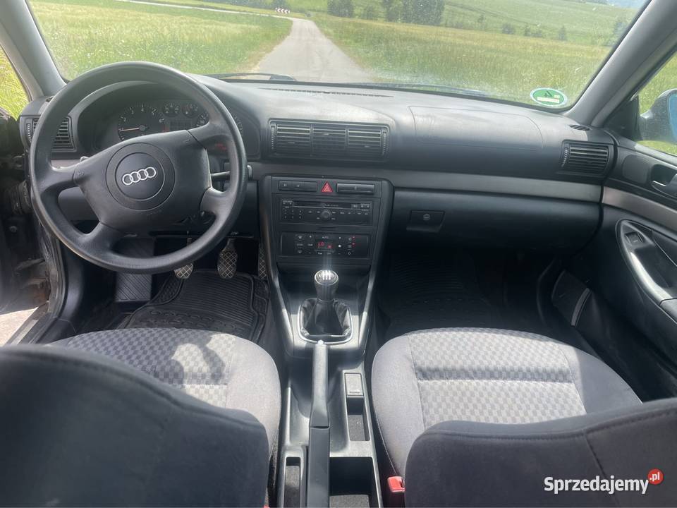 Audi a4 b5 16 benzyna Nowa Słupia sprzedam
