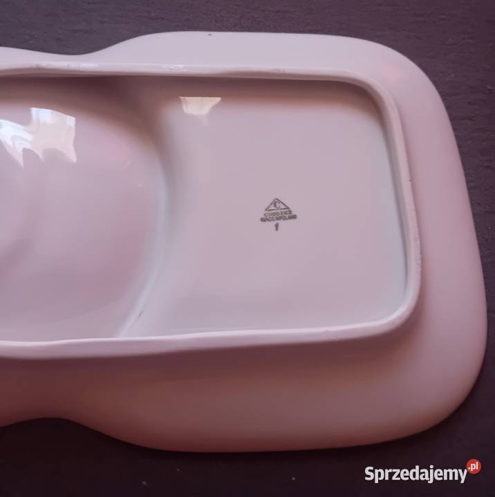 Spodek telewizyjny pod filiżankę biała porcelana wielkopolskie Koźminek