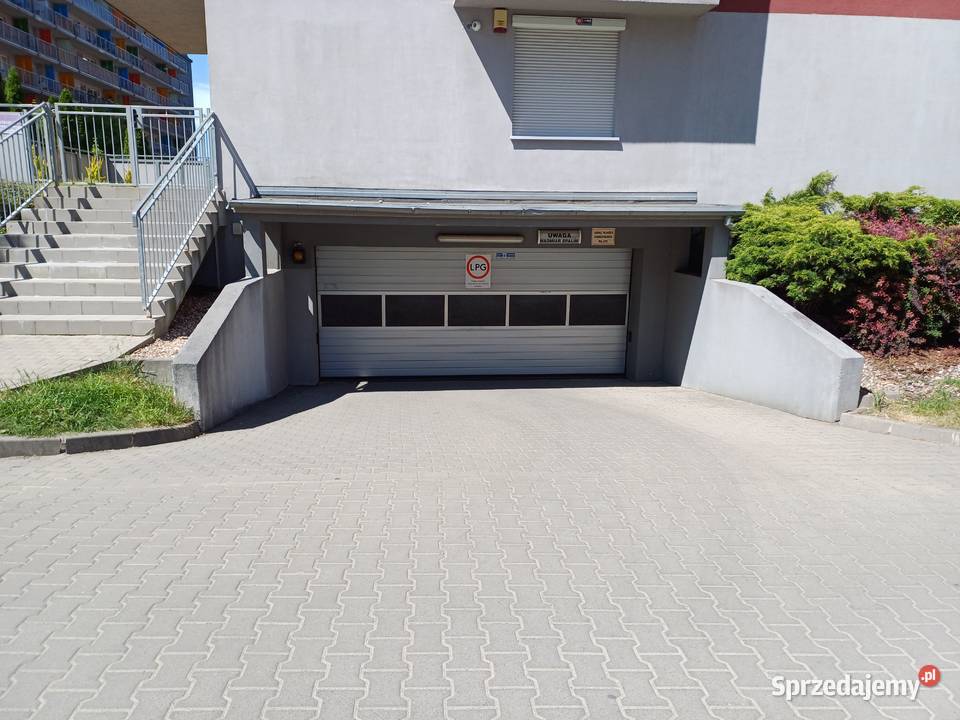 Garaż zamykany 18 m boczna Grabiszyńskiej dolnośląskie Wrocław