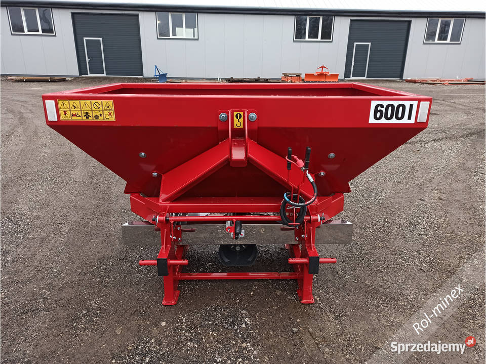 ROZSIEWACZ DO NAWOZÓW Strumyk TYTAN 400 l 600 l