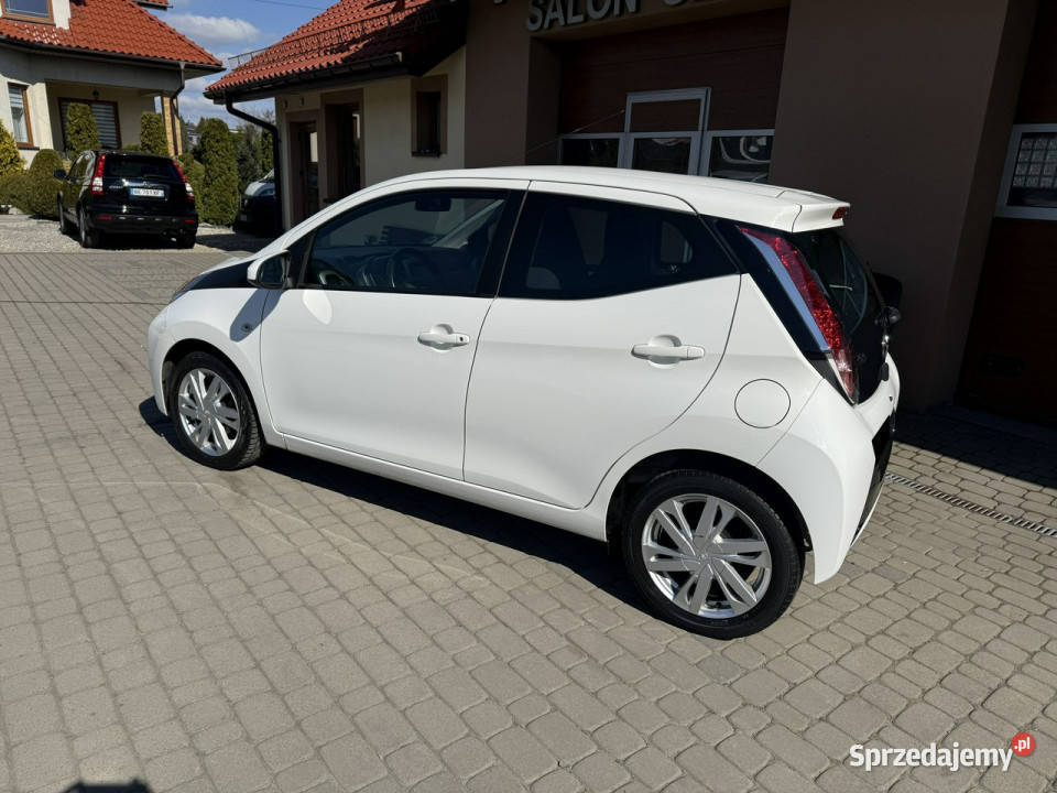 Toyota Aygo Rezerwacja II 2014 benzyna Orzech