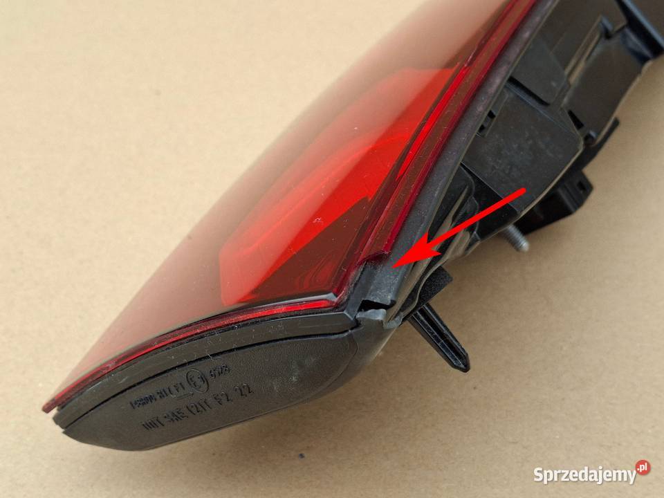 MERCEDES EKLASA W214 S214 KOMBI LAMPA TYLNA Bieleń sprzedam