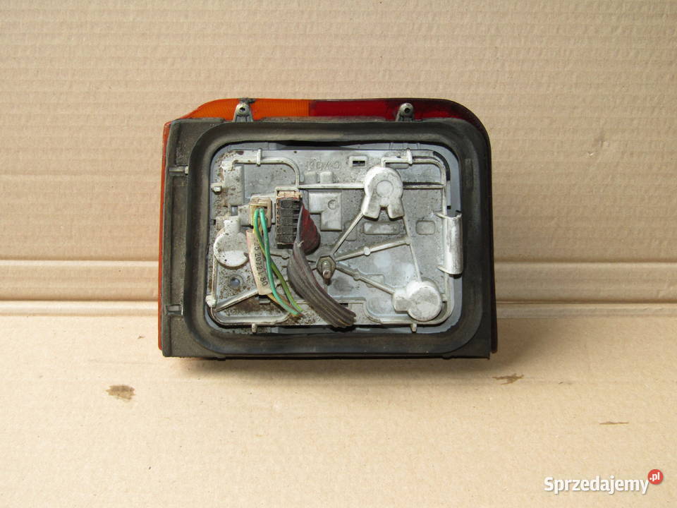 LAMPA TYLNA PRAWA PEUGEOOT 205 198389r Lampy tylne Mysłaków