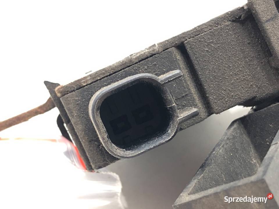 ZAMEK MASKI PRZÓD FORD FOCUS II Kombi 0412 osobowe