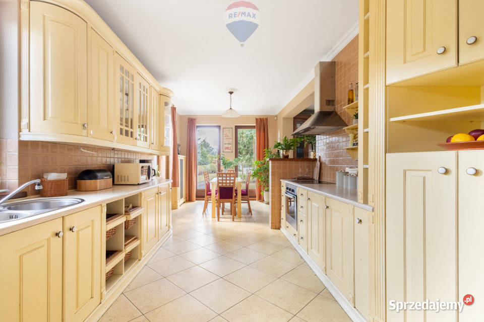 sprzedaży domu wolnostojącego 430m2 Henryszew garaż sprzedam