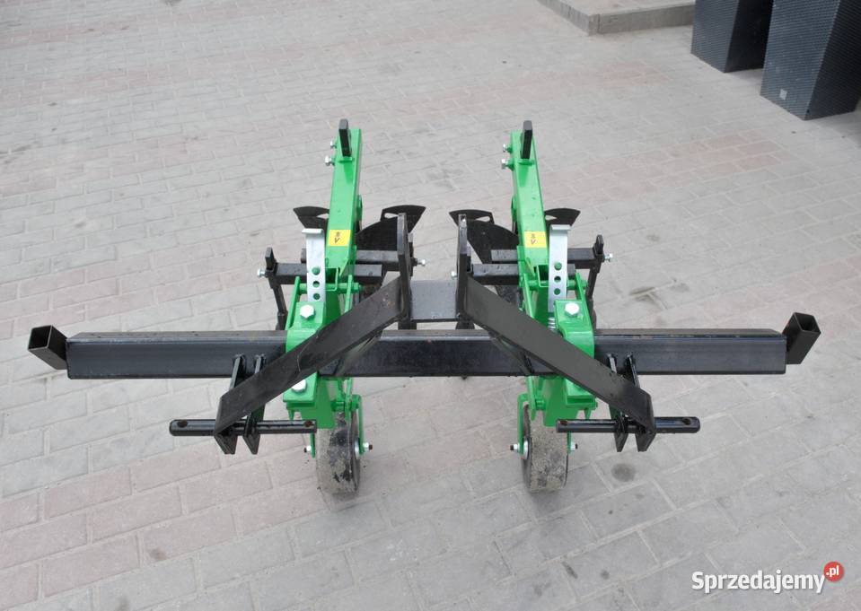 Pielnikoobsypnik 2sekcyjny jednorzędowy 4FARMER Tajęcina