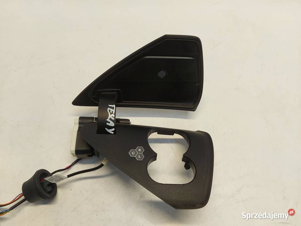 TESLA MODEL Y 2024r KLAPKA PORTU ŁADOWANIA osobowe dolnośląskie