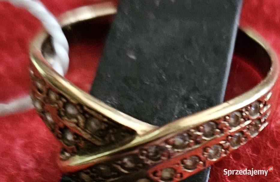 Super złoty pierścionek z brylancikami sprzedam