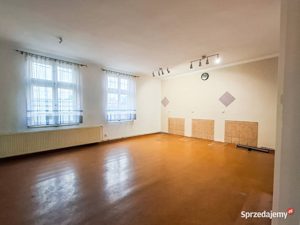 Lokal usługowomieszkalny w centrum Pszczółek bez Sprzedaż