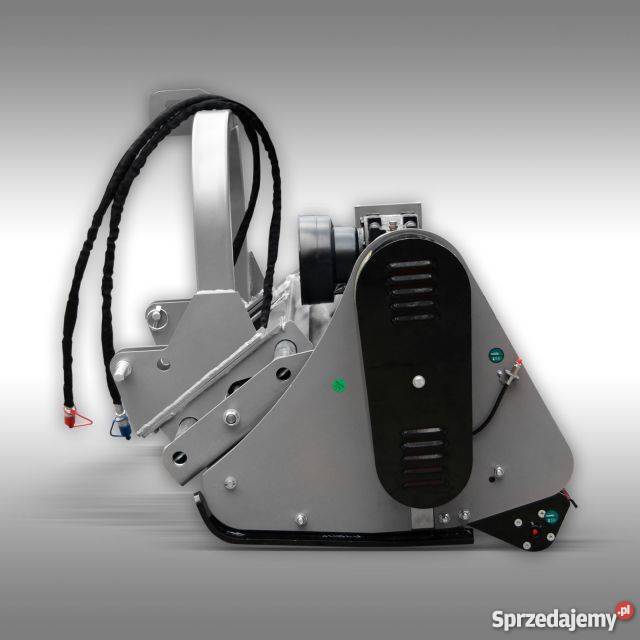 Przesuwna hydraulicznie kosiarka bijakowa 240