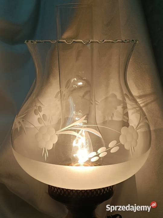 Lampa stołowa stylizowana na naftową drewno i