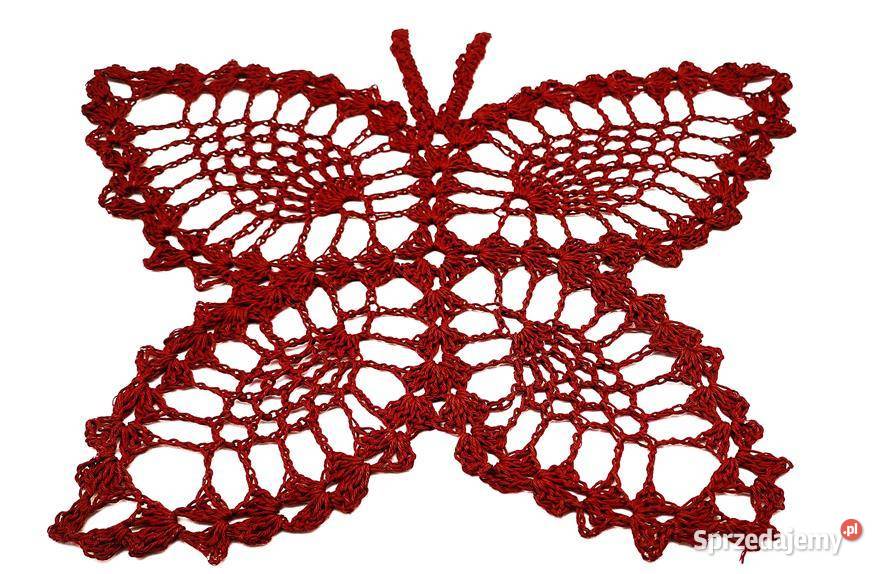 Serwetka na szydełku rękodzieło motyl wiśniowy odcienie czerwieni Poznań