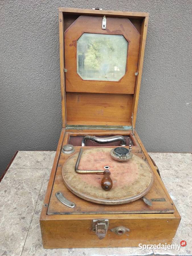 Stary przenośny gramofon sygnowany Kalisz