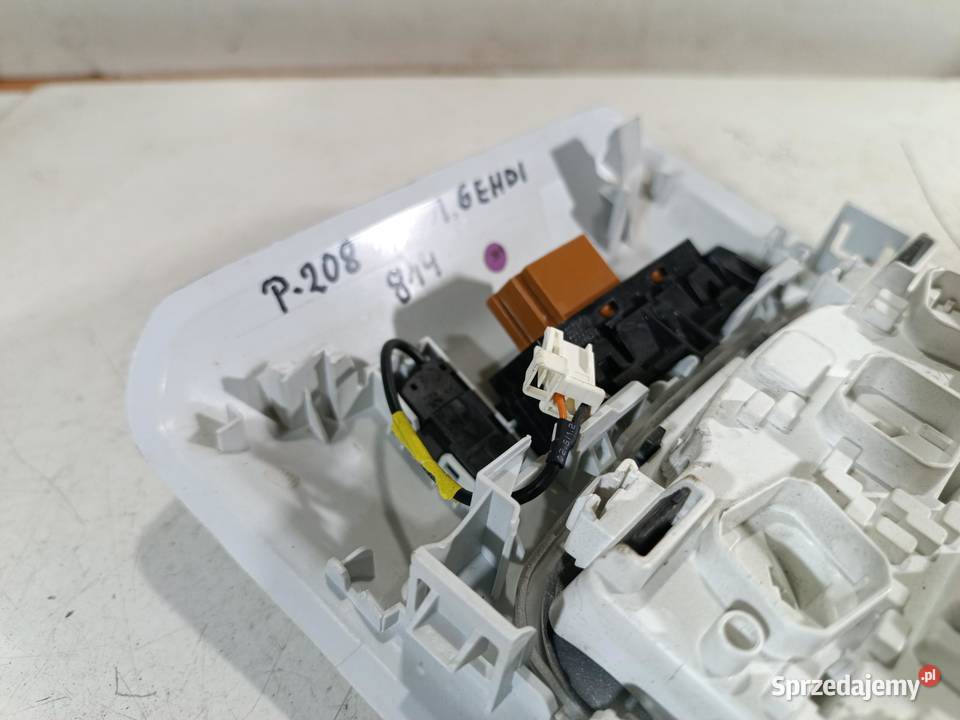 LAMPKA OŚWIETLENIA KABINY PEUGEOT 208 96738108