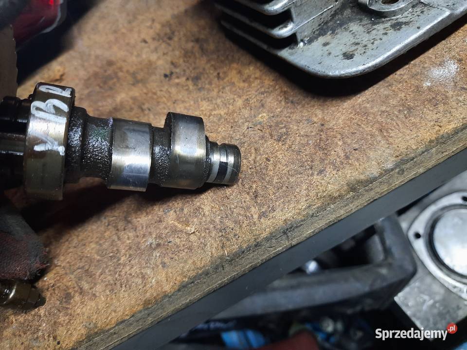 Yamaha YBR 125 głowica wałek rozrządu dźwigienki