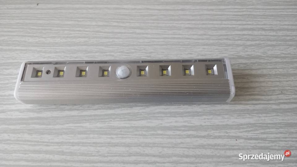 Lampa LED z sensorami ruchu i zmierzchu na