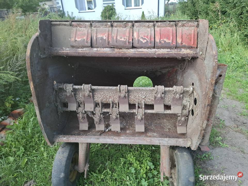 Rozrzutnik N235 Przyczepy rolnicze Bzówki sprzedam