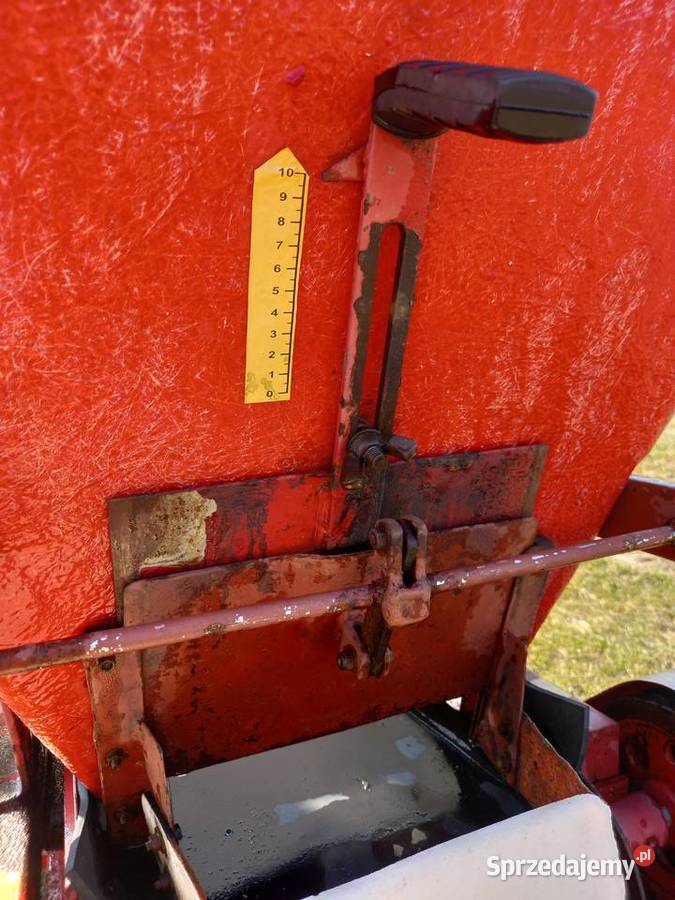 Rozsiewacz nawozowo wapnowy kłos Zwiartówek