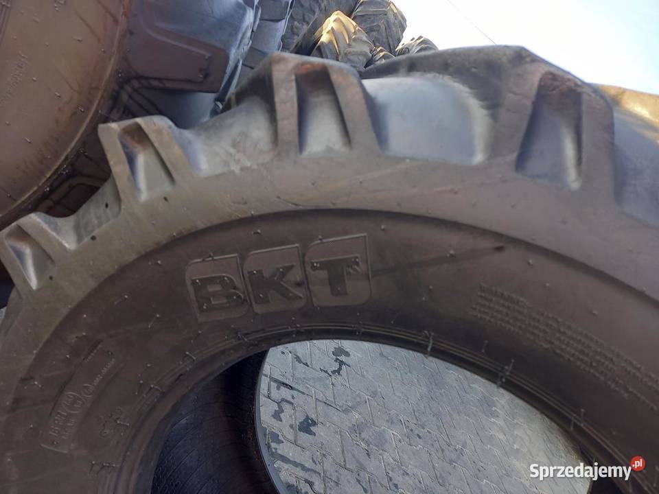 Opona używana 44565225 44565R225 18225 BKT 800 2.5cale Zaścianki sprzedam