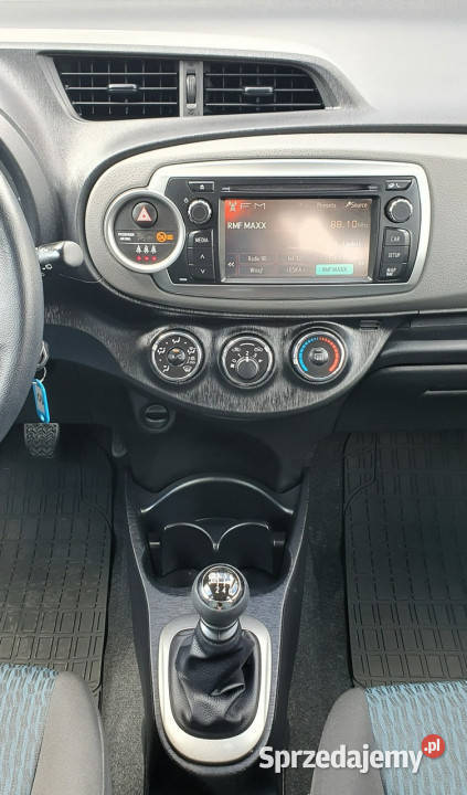 Toyota Yaris Kamera cofania6 biegówZestaw Yaris Przyszowice sprzedam