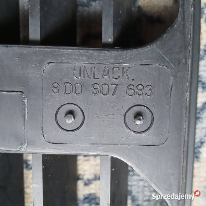 Audi A4 B5 Atrapa Kratka środkowa zderzaka sprzedam