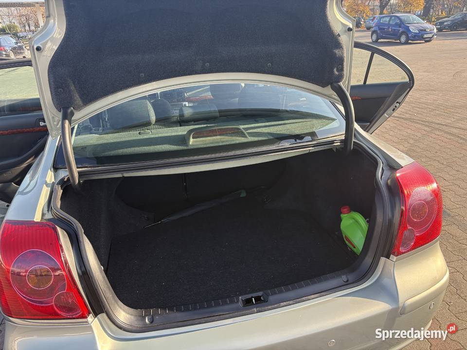 Toyota Avensis 20D4D 116 2004r zadbana welurowa tapicerka sprzedam