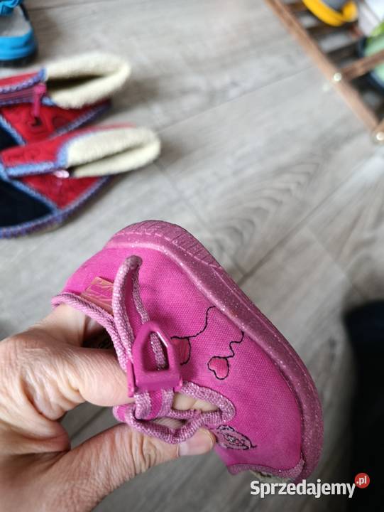 kapcie buty dziewczęce rozmiar 18 długość sprzedam