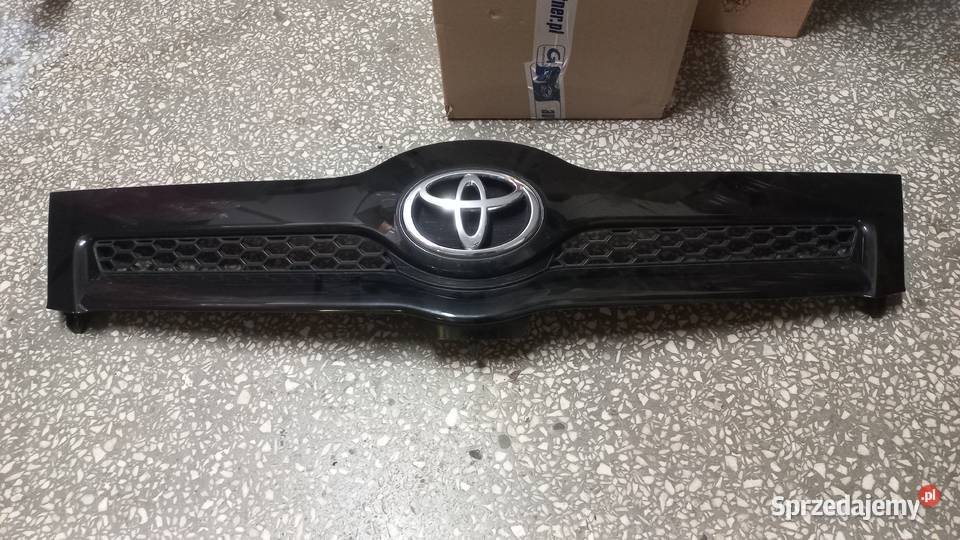 atrapa grill Toyota Corolla verso 20042007 dolnośląskie Wołów sprzedam