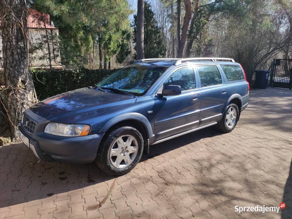 Volvo XC70 rej na 7 osób uszkodzony