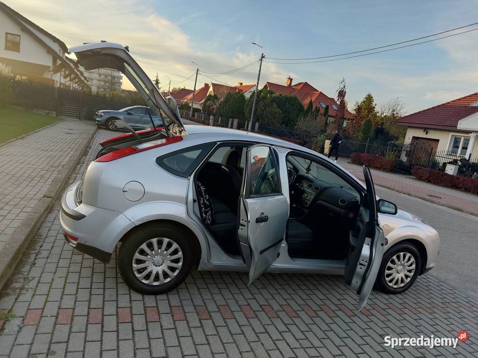 5 drzwi Ekonomiczny FOCUS 2005 poj 16 benz skrz ABS Focus Elbląg
