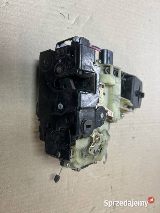 Zamek prawy tył Passat b5 b5fl 3b4839016m