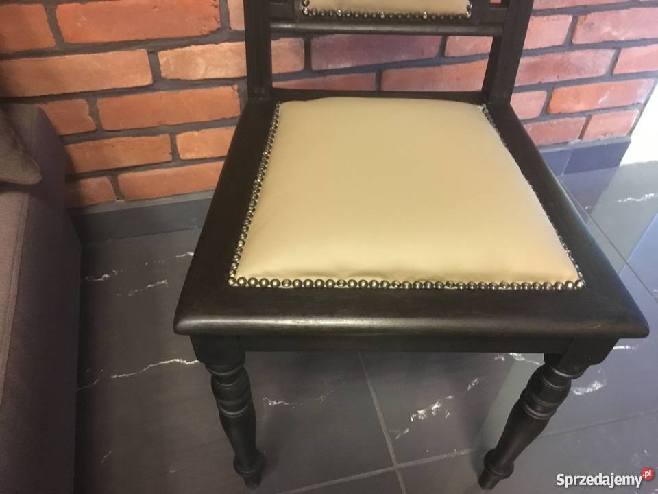 Stare bukowe krzesło renowacji Września