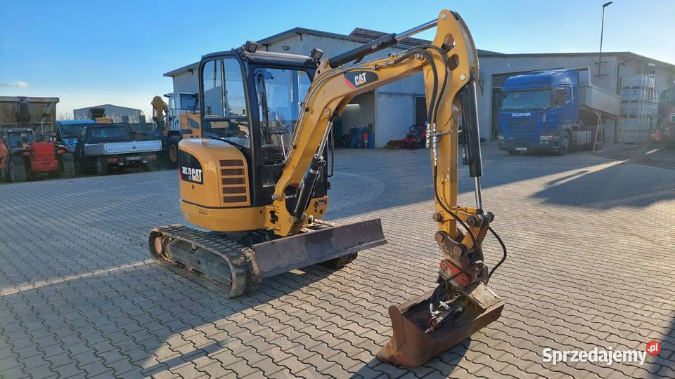 Minikoparka Caterpillar CAT 3027D CR