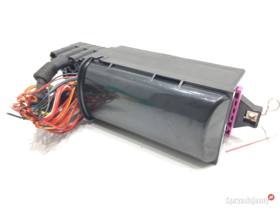 SKRZYNKA BEZPIECZNIKÓW SKODA FABIA III