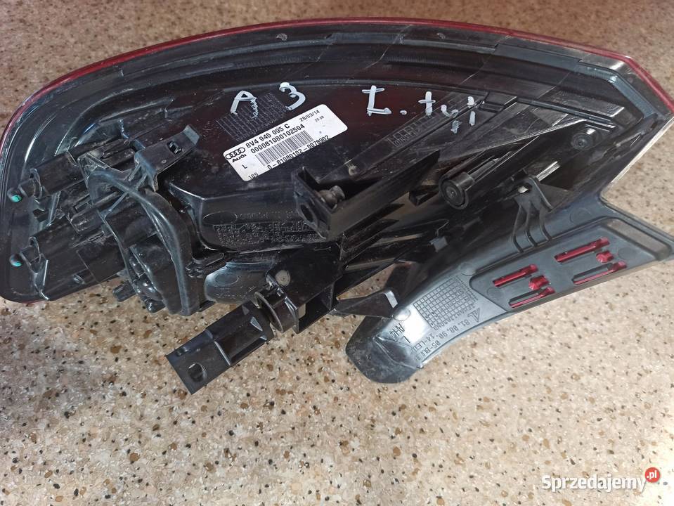 AUDI A3 8V lampa lewa tył 8V4945095 osobowe dolnośląskie