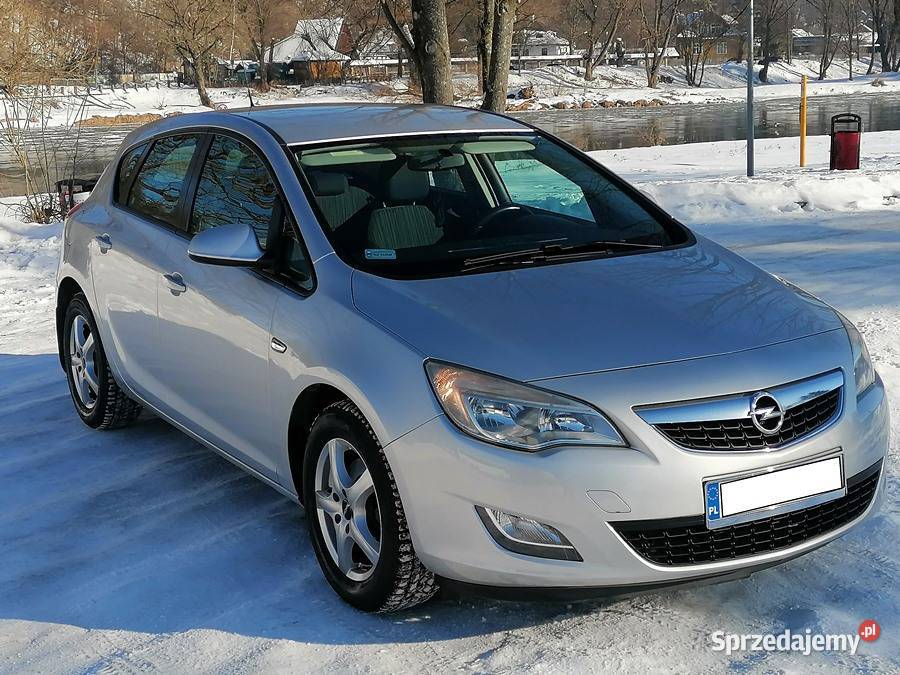Opel Astra J 17 Isuzu Polski Salon światła do jazdy dziennej Sanok