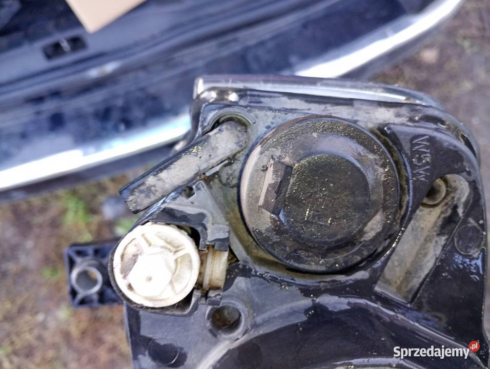 2 lampy passat b6 Jedna Valeo drugą chińczyk Wrocław