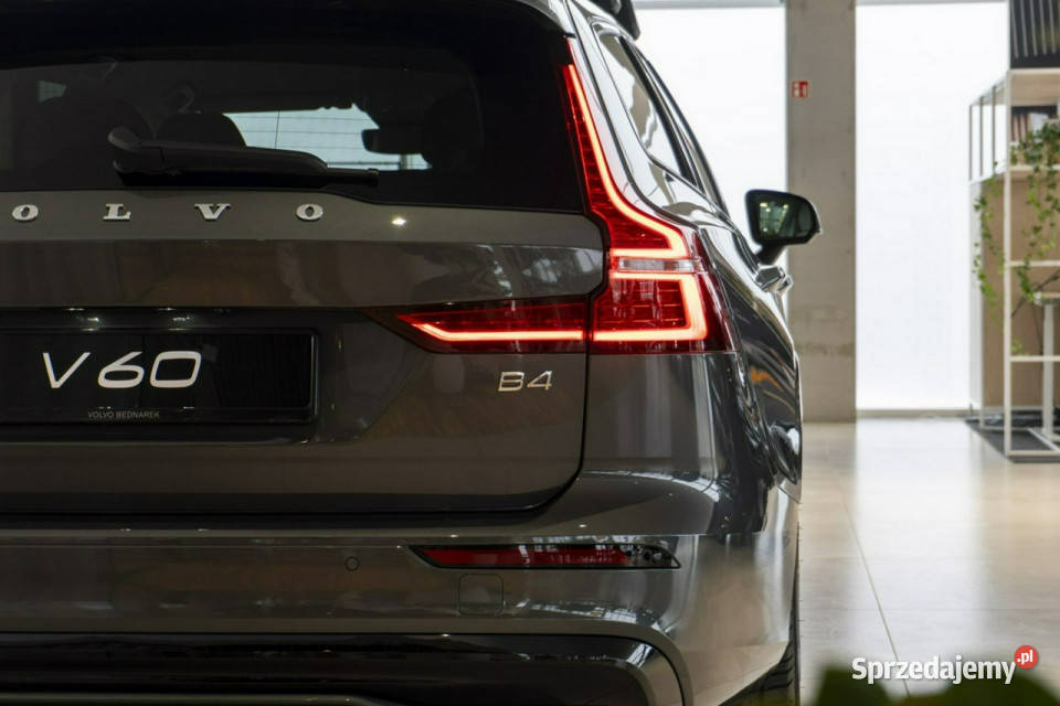 Volvo V60 Plus Dark B4 Mild hybrid Benzyna 197 autoalarm sprzedam