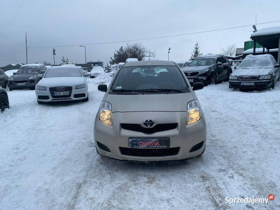 Toyota Yaris 10vvti 68 klima 90 bez w kładu stan Rok produkcji 2010