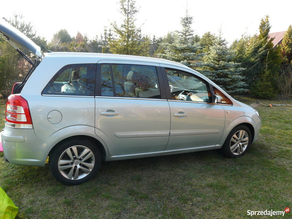 Sprzedam rodzinny samochód Opel Zafira czujnik parkowania Świdnik