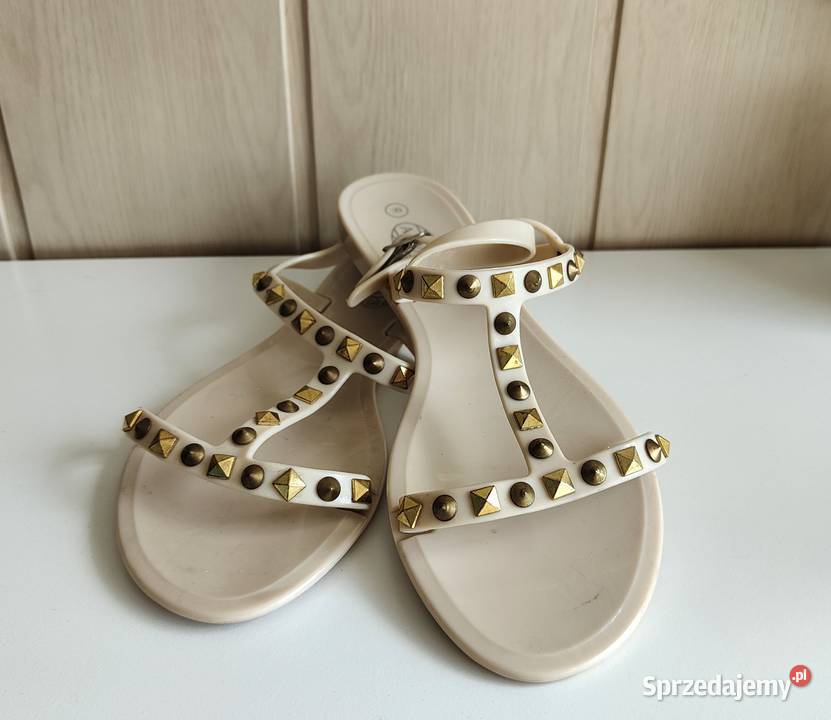Beżowe sandały 39 sandałki buty płaskie gumowe inna sprzedam