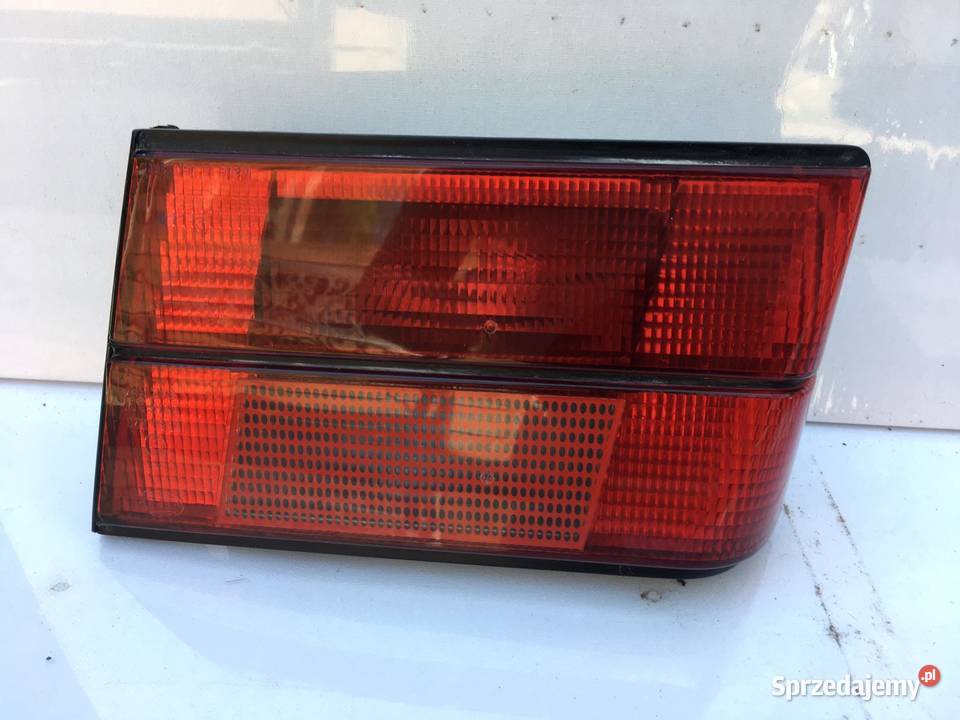 BMW E34 PRAWA LAMPA W KLAPĘ SEDAN osobowe Ostroróg