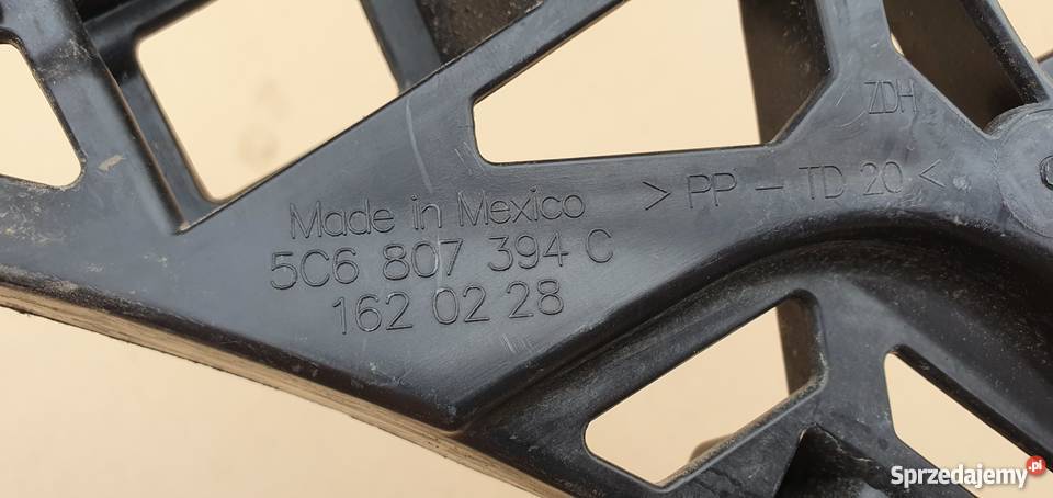 VW JETTA VI ŚLIZG ZDERZA PRAWY TYŁ 5C6807394C lubuskie Bieleń