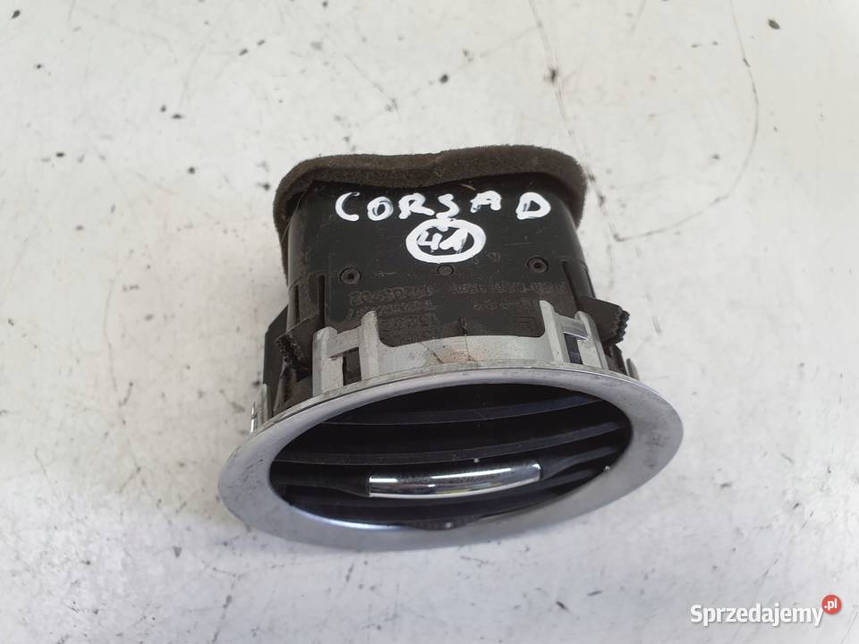 Opel Corsa D PRAWA PRZEDNIA KRATKA NAWIEWU Przód Chełm