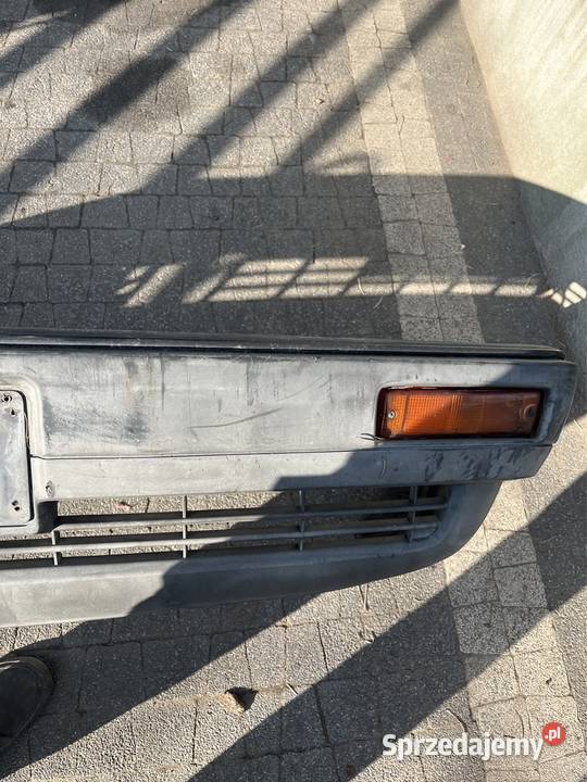 Passat B2 zderzak przód lift zderzak B2 Rok produkcji 1983 Płock