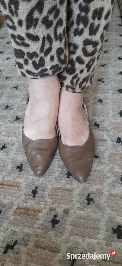 Buty czółenka na obcasie kolor kawa z mlekiem sprzedam