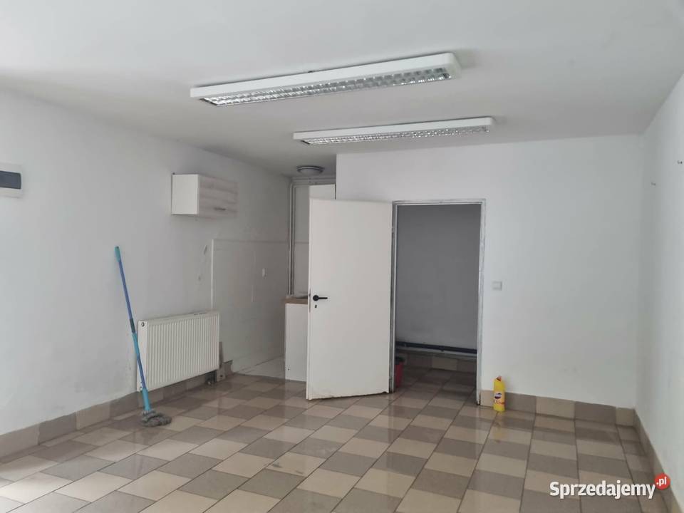 Sprzedam lokal 33 m2 niski czynsz handlowo-usługowy