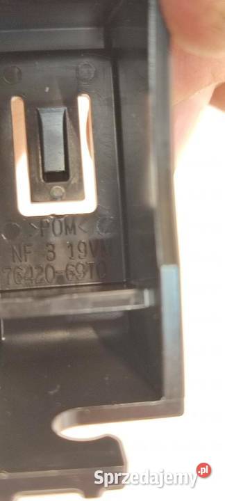 SUZUKI SWIFT MK9 PRZYCISK WLEWU PALIWA 7642069T0 Wyposażenie wnętrza